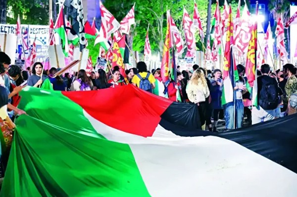 Dünya Sumud İçin Ayakta!